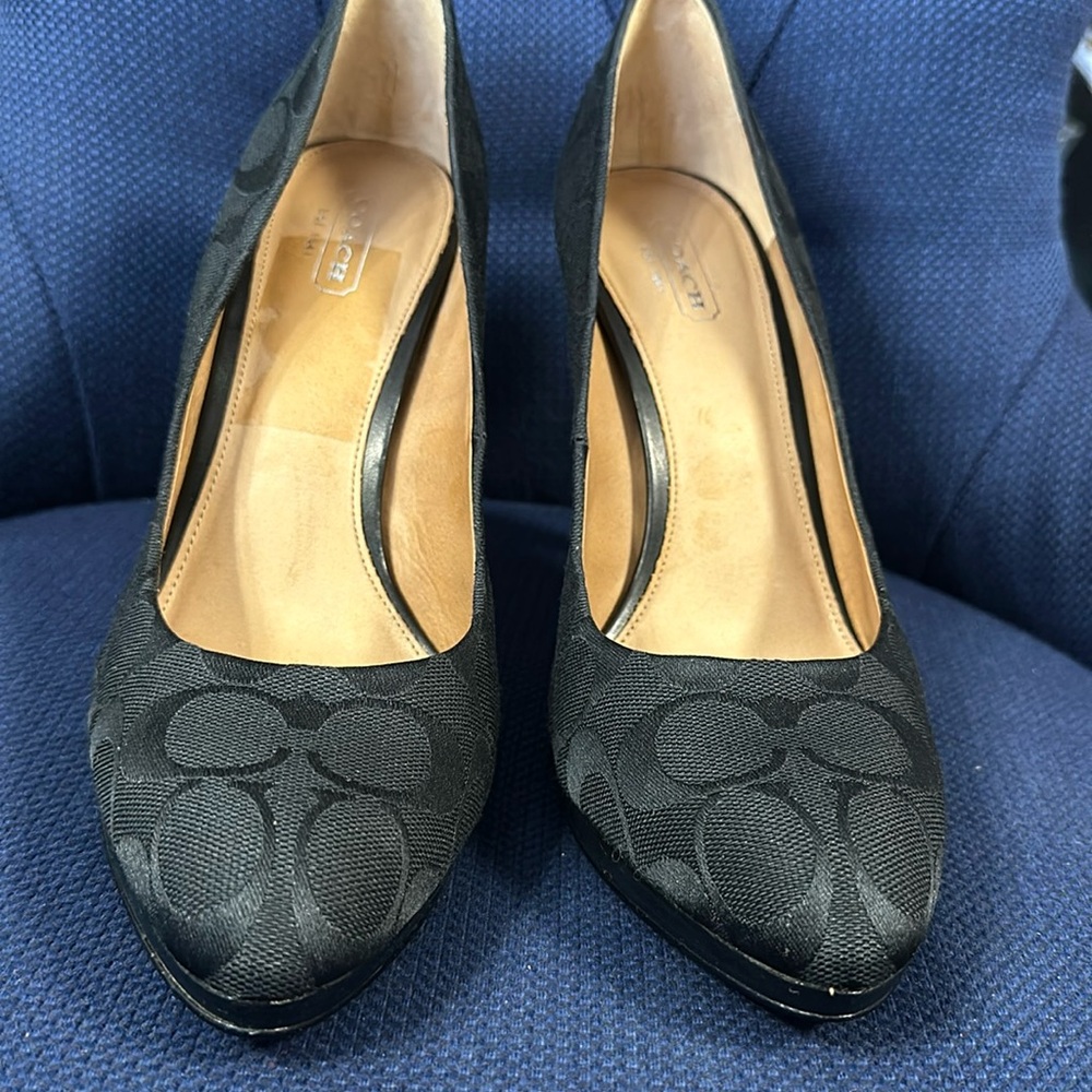 Coach Caya Black Signature Pumps. 9M